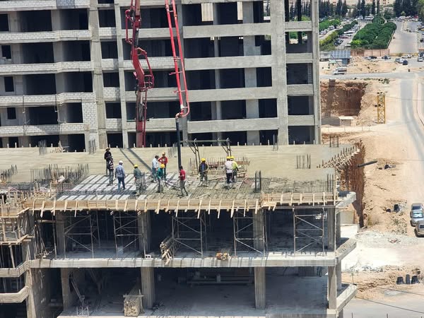 صب سقف الطابق الرابع للمقسم “H36” في برج “ناي” بـ”ماروتا سيتي”
