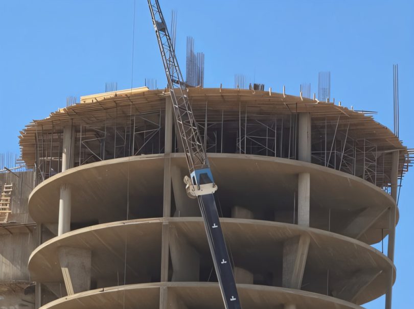 تجهيز أعمدة الطابق الثالث عشر للصب في المقسم H23 – Infinity Tower بمشروع ماروتا سيتي