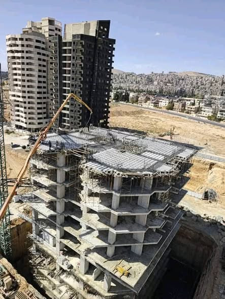 صب الطابق السادس في برج Elegance Hof S171