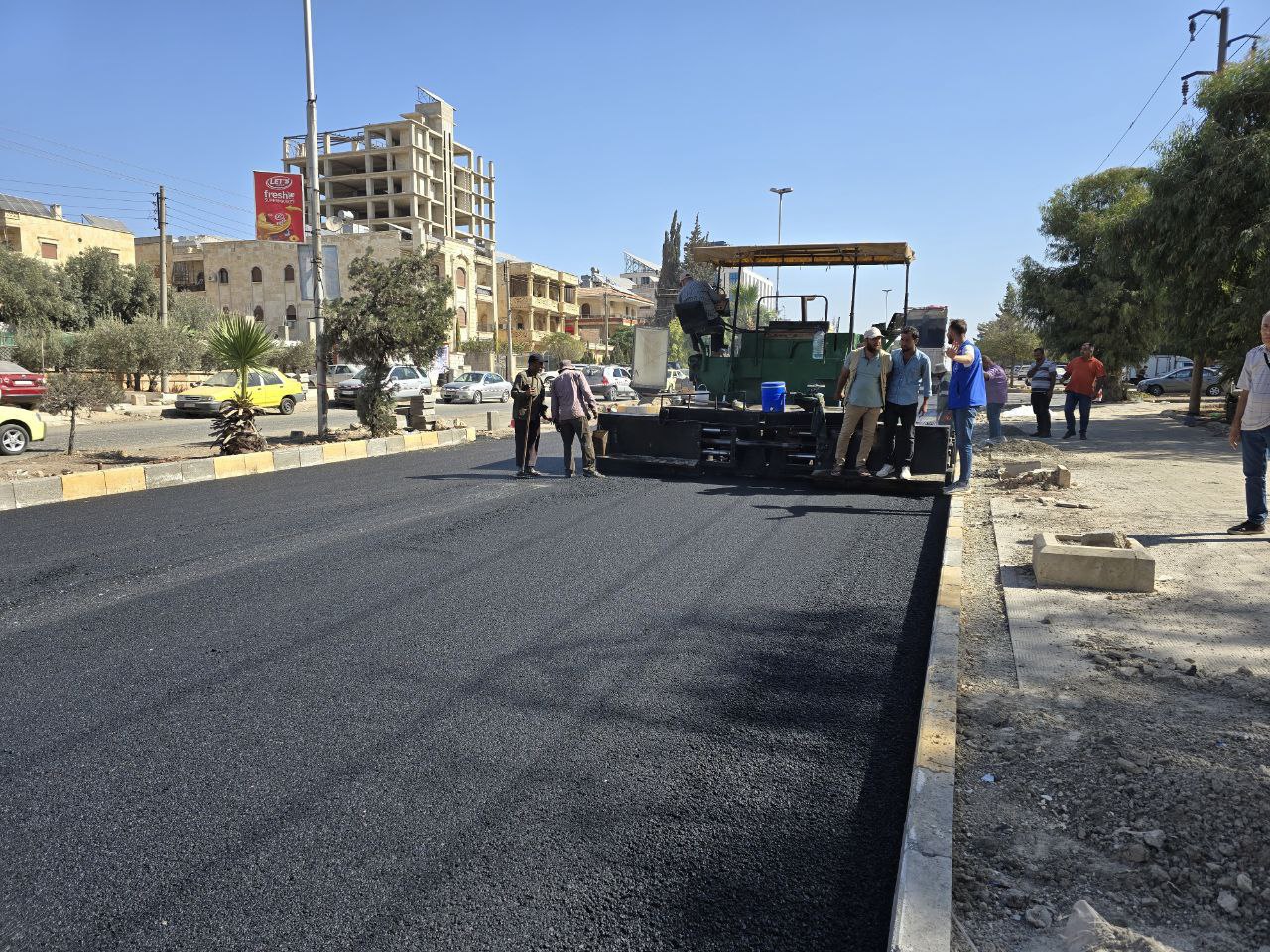 بدء فرش الطبقة الإسفلتية في شوارع حلب ضمن خطة شاملة لتأهيل البنية التحتية