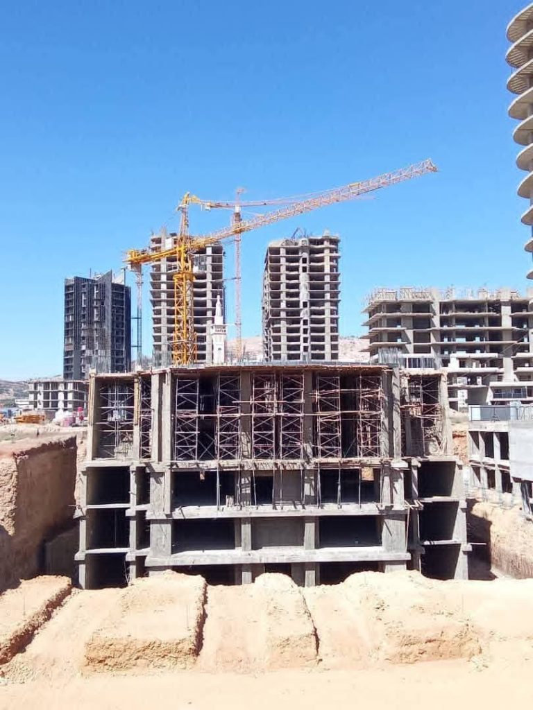صب أرضية الطابق الأول للمقسم B144 في “برج ريتاج” ضمن ماروتا سيتي
