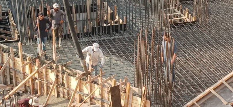 صب أرضية القبو الثاني في المقسم H43 في مشروع ماروتا سيتي