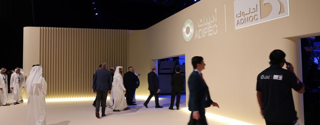 وزارة الطاقة السورية تبحث تعزيز التعاون مع عدة جهات خلال فعاليات أديبك 2025