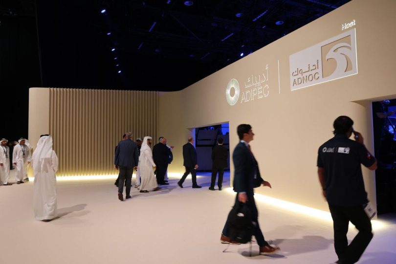 وزارة الطاقة السورية تبحث تعزيز التعاون مع عدة جهات خلال فعاليات أديبك 2025