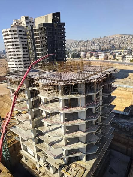 صب الطابق الثامن في برج Elegance Hof S171 ضمن ماروتا سيتي