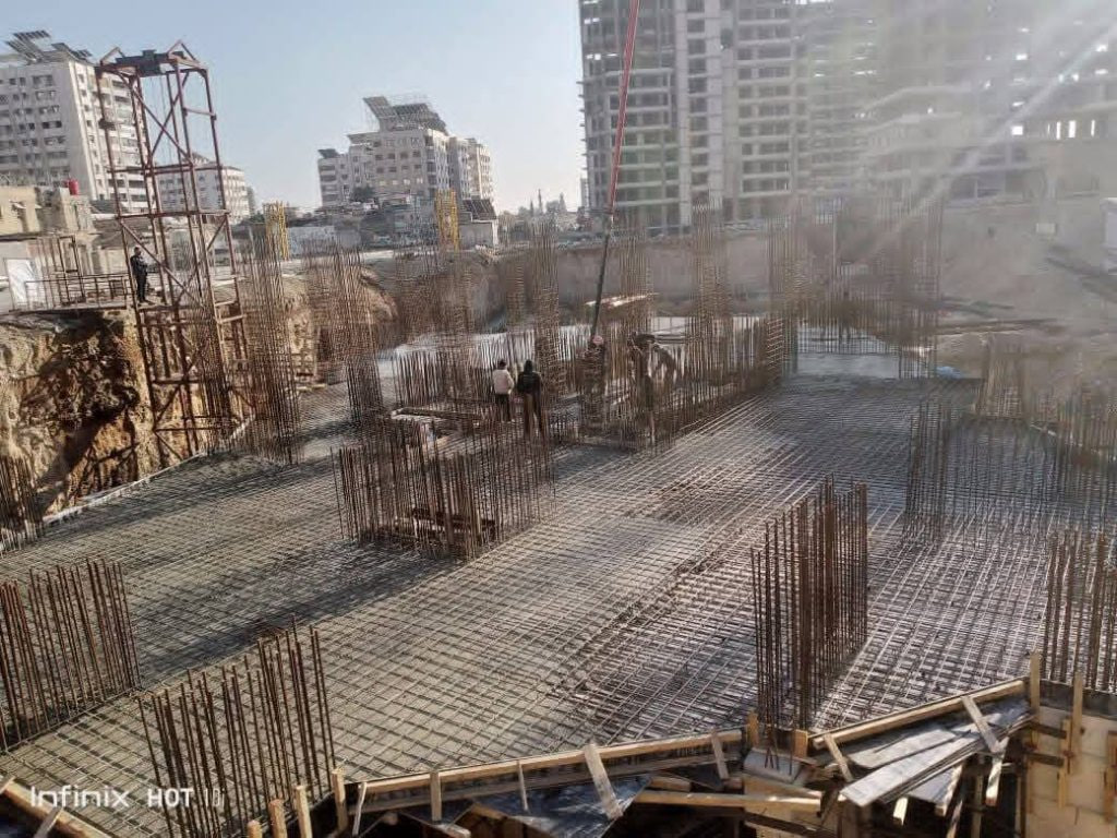 صب أرضية القبو الأول لمقسم H43 في المجمع Mountain View