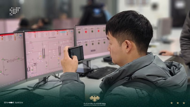 ممثل عن وفد صيني يطلع على الواقع الصناعي في مدينة حسياء ويبحث فرص التعاون والاستثمار