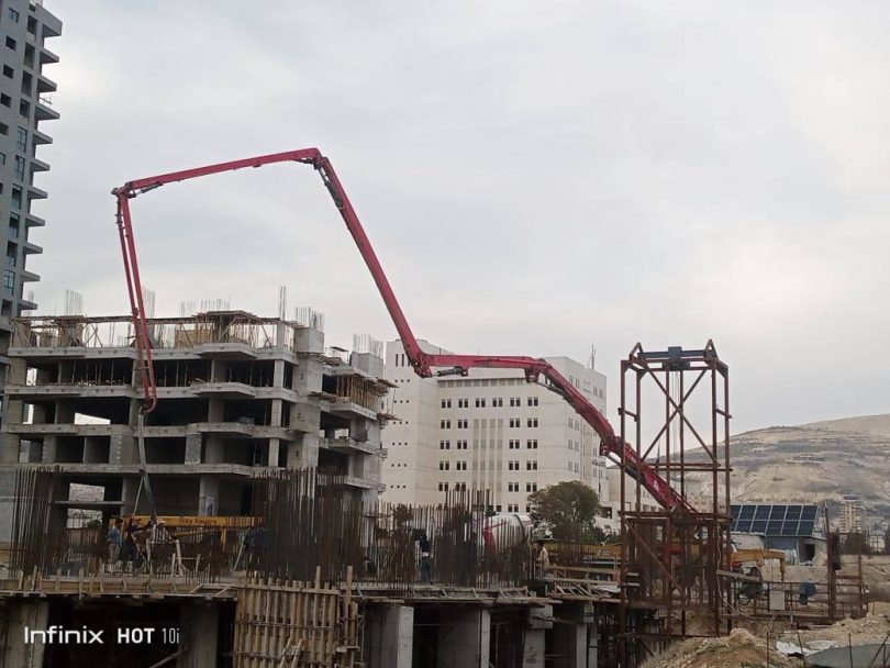 صب أرضية الطابق الأرضي للمقسم H43 في المجمع Mountain view