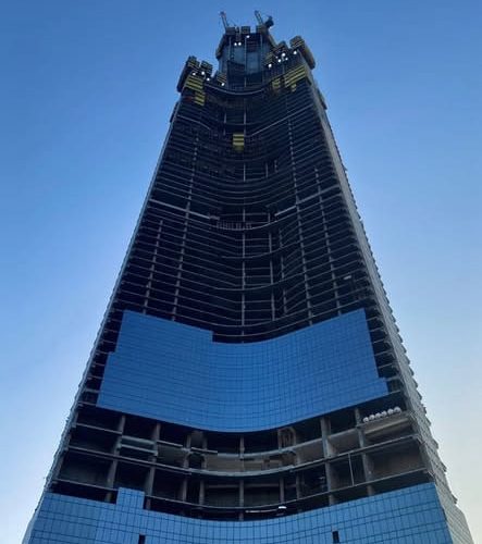 “برج جدة” يقترب من بلوغ الطابق الـ 100