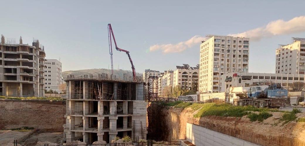 صب أرضية الطابق التقني للمقسم H43 في المجمع Mountain view