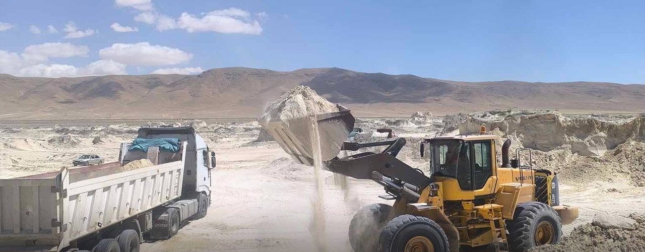 الرمال الجصية في جيرود… مورد استراتيجي يدعم صناعة الإسمنت وإعادة الإعمار