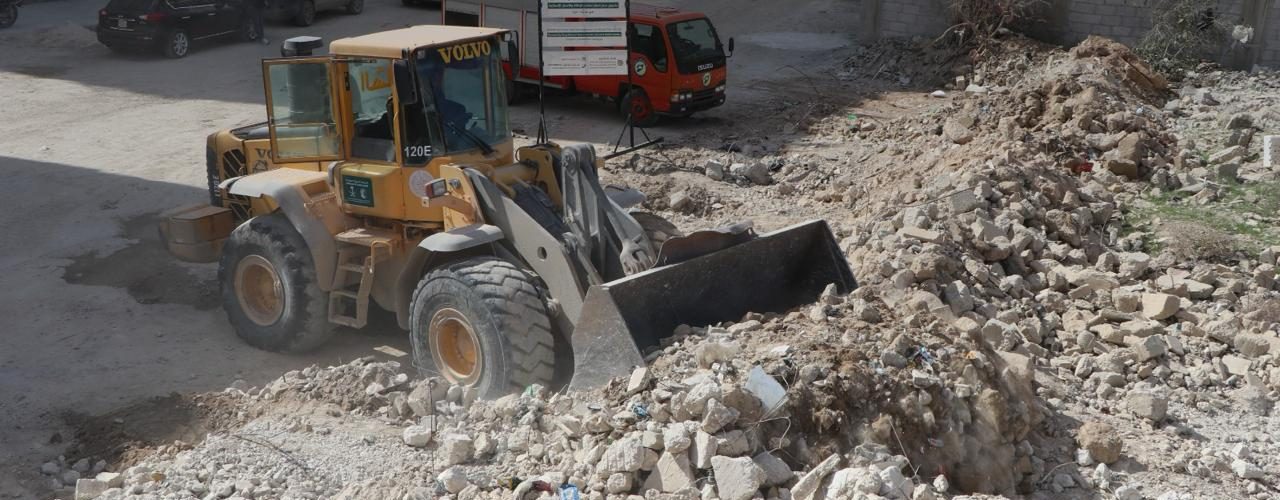 ترحيل أكثر من 75000 متر مكعب من الأنقاض في دوما وداريا بريف دمشق