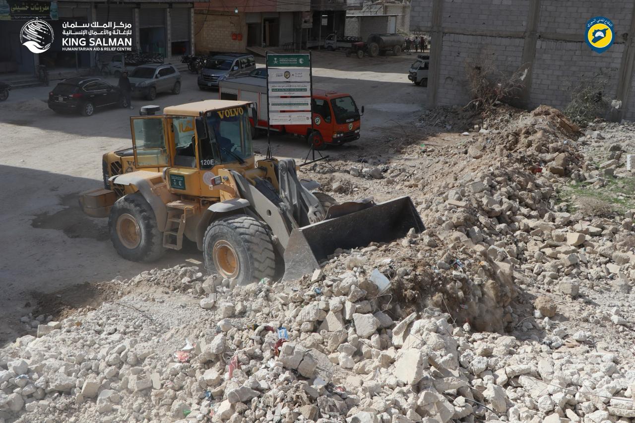 ترحيل أكثر من 75000 متر مكعب من الأنقاض في دوما وداريا بريف دمشق