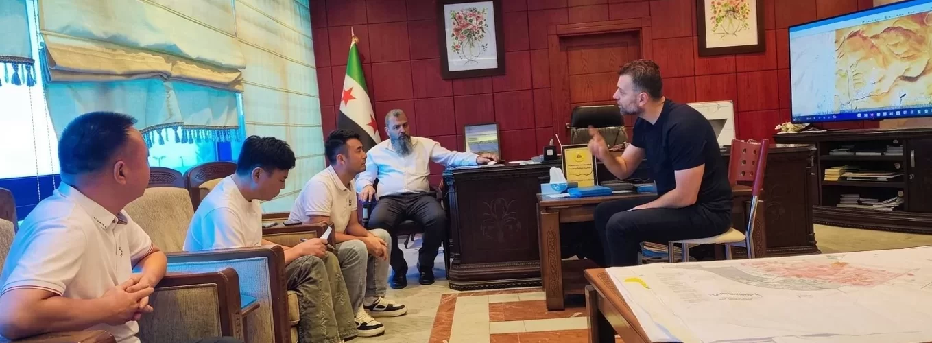 وفد صيني/ سوري يبحث إنشاء مشروع لصناعة الإسمنت ومواد البناء في المدينة الصناعية بحسياء