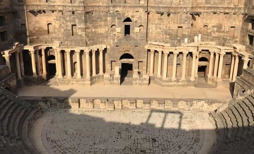 بصرى الشام… مدينة الألفي عام تعيد إحياء مكانتها السياحية في الجنوب السوري