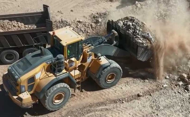 شركة قطرية تفوز بمناقصة إعادة تأهيل وصيانة طريق التنف البصيري