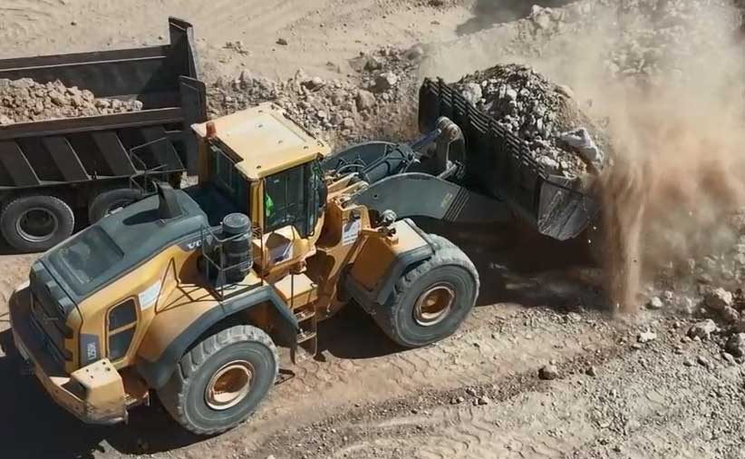 شركة قطرية تفوز بمناقصة إعادة تأهيل وصيانة طريق التنف البصيري